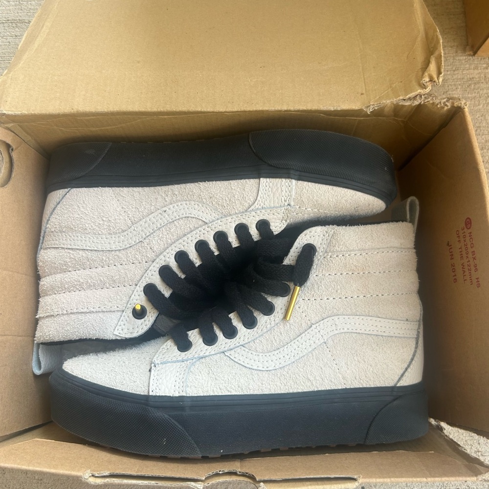 Vans Men's High-Top Sneakers - Beige and Black